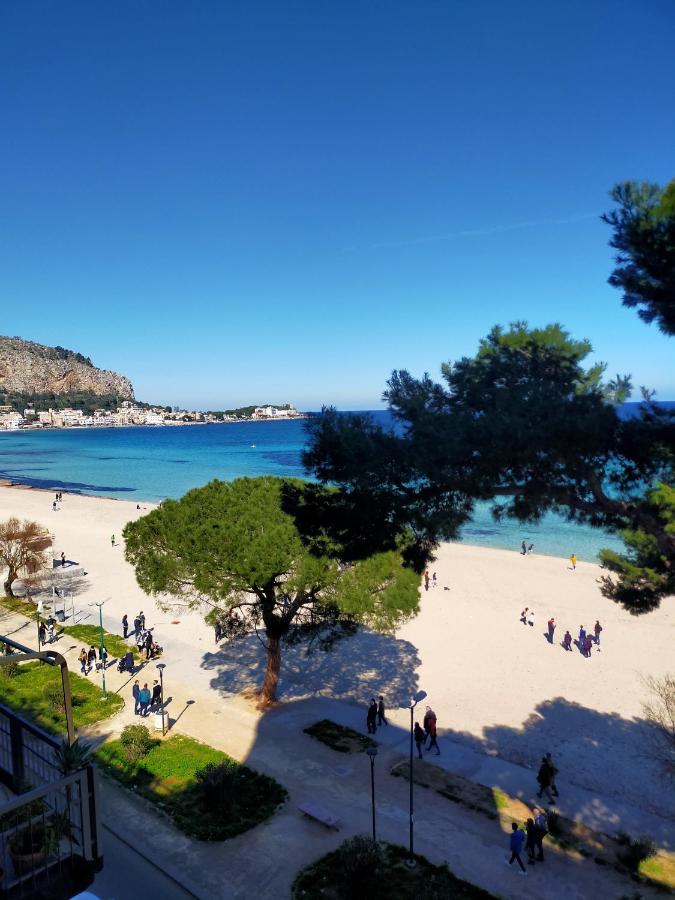 شقة مونديلّو  في Il Cristallo Sul Mare المظهر الخارجي الصورة